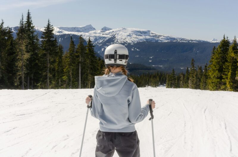 woman skiing